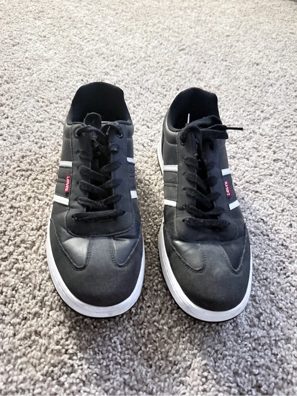Levi's Men's Black and White Low-Top Sneakers with Side Stripe